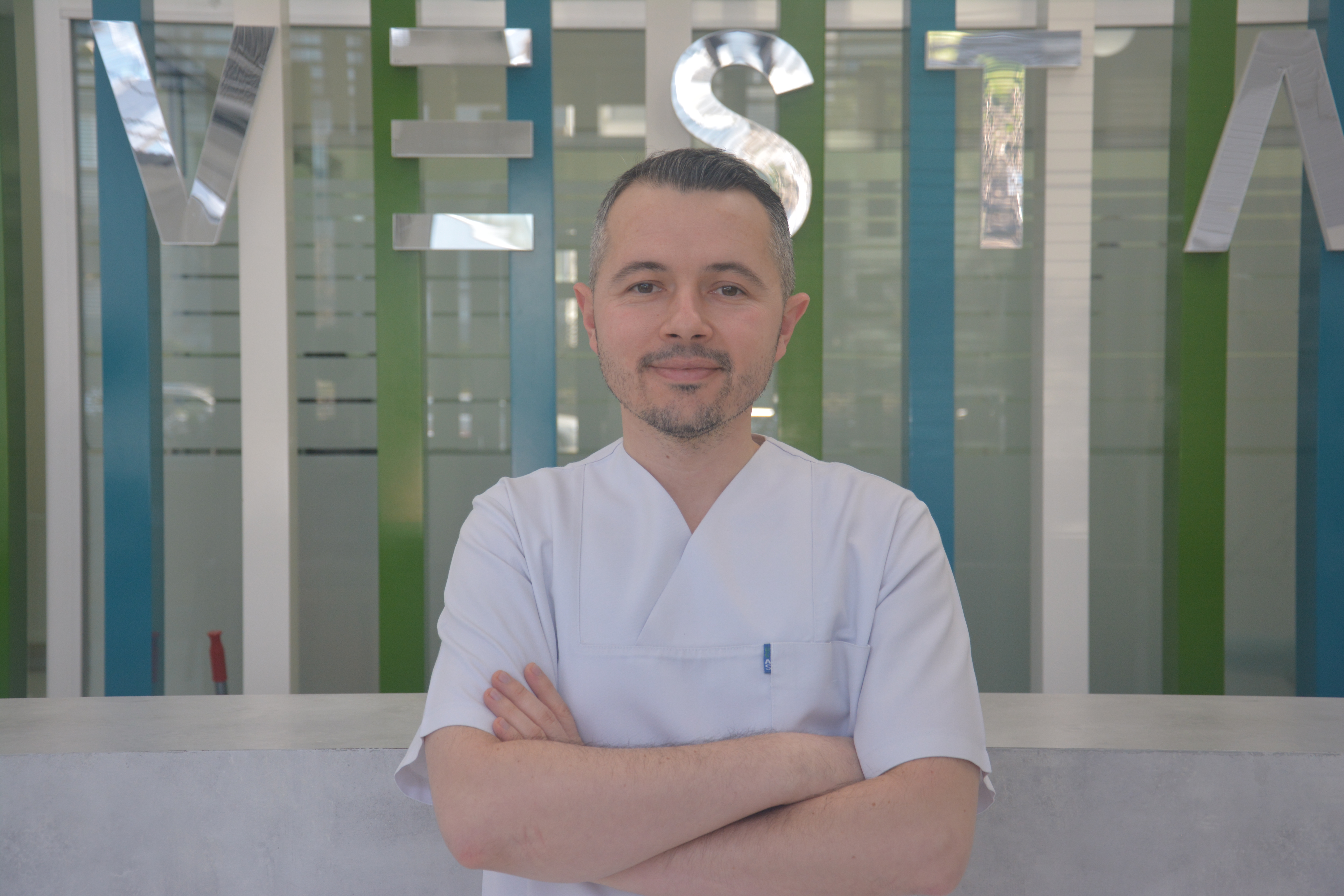 DT. Mehmet Yüzen - Vesta Klinik Mimaroba & Sinanoba Diş Hekimi